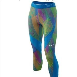Nike Pro Hypercool frequency training capri XS